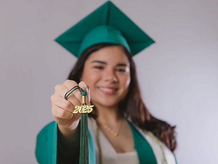 Mariana Quintana Grad Session