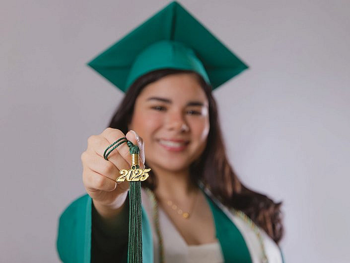 Mariana Quintana Grad Session